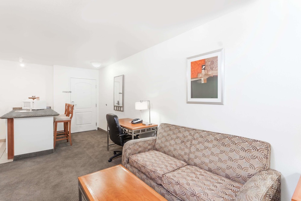 Hawthorn Suites By Wyndham Victorville 24/33