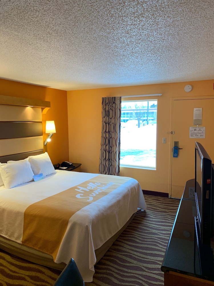 Days Inn & Suites by Wyndham Albany 11/48