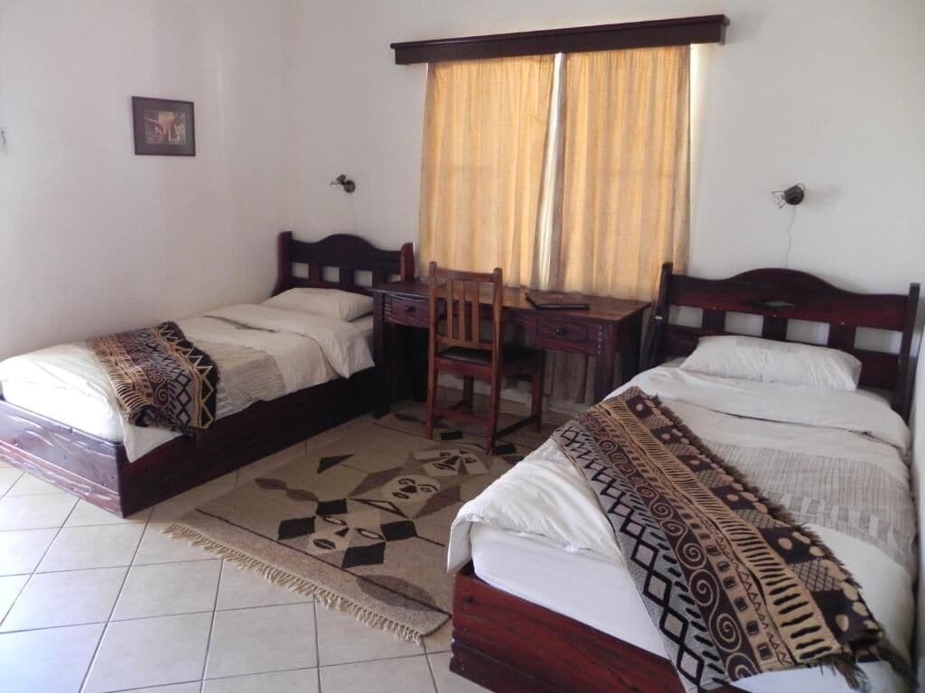 Colonial, House, Twin Beds