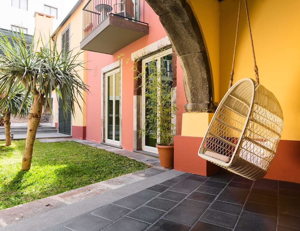 Castanheiro Boutique Hotel 50/58