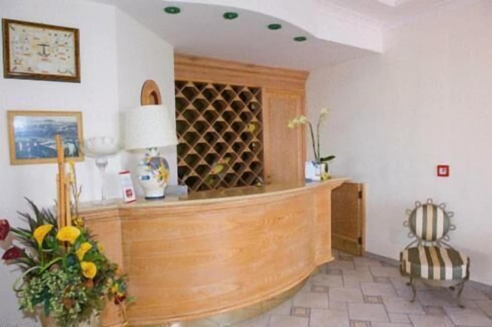 Hotel Villa Ireos 6/50