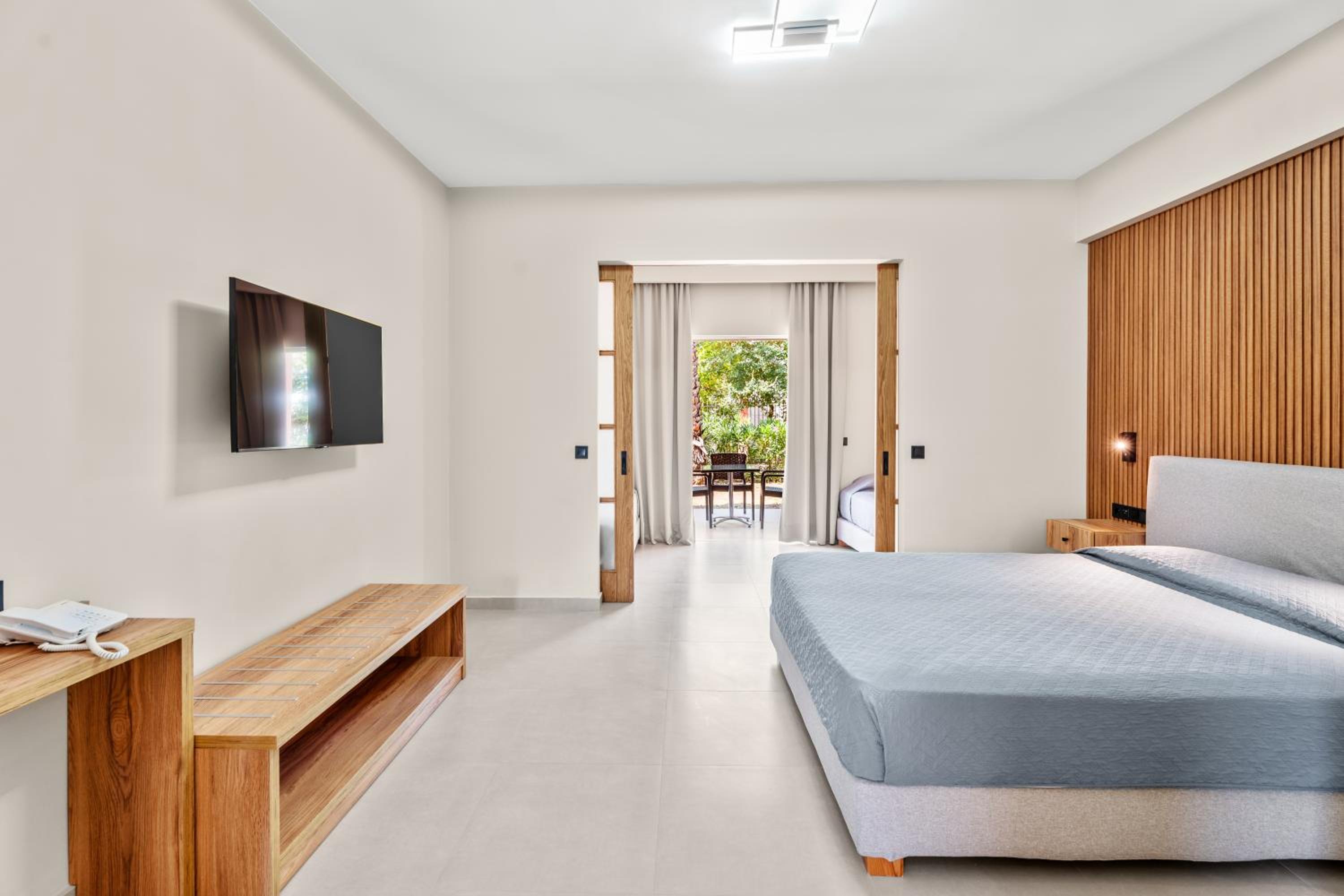 Family room - Superior - Sliding door
