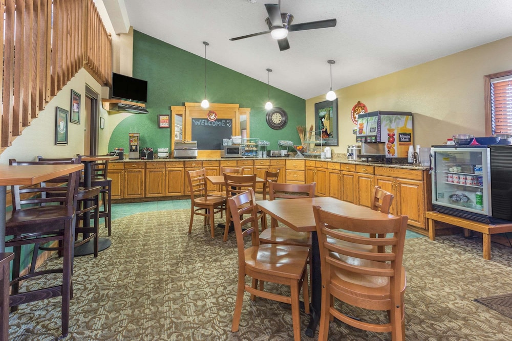 Americinn By Wyndham Menominee 32/40