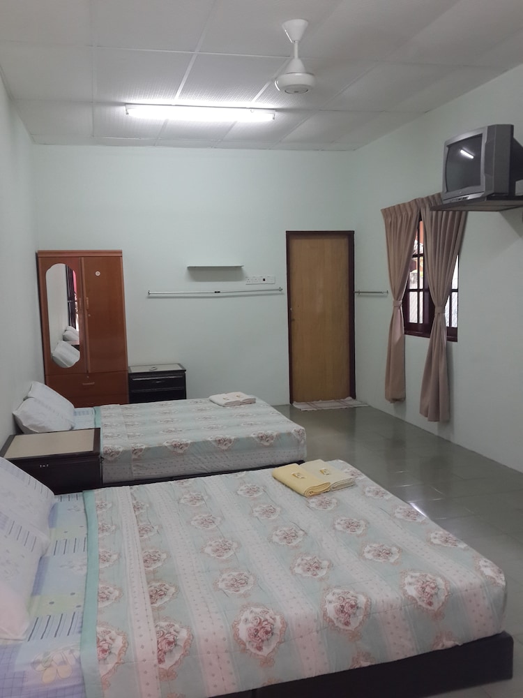 Budget Beach Resort 8/20