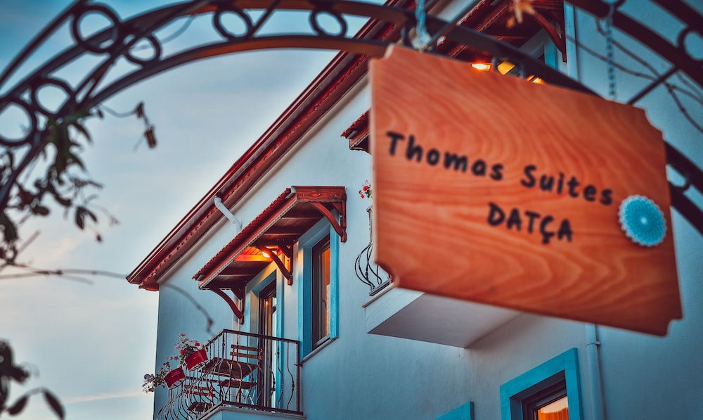Thomas Suites 16/33