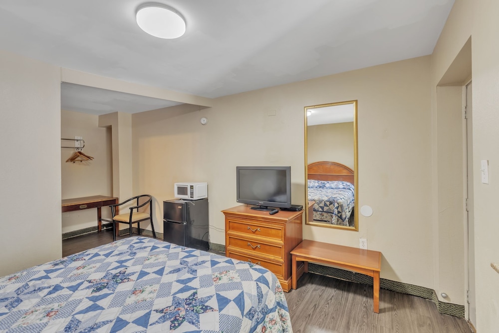 Viking Motel Detroit 8/17