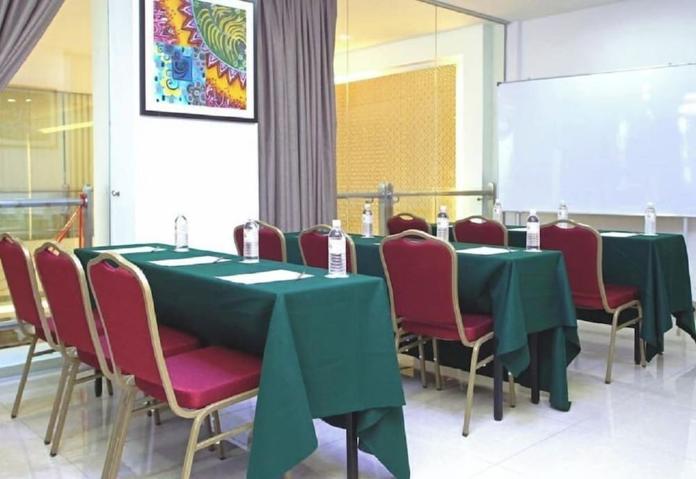 CAIRNHILL HOTEL KUALA LUMPUR 30/34