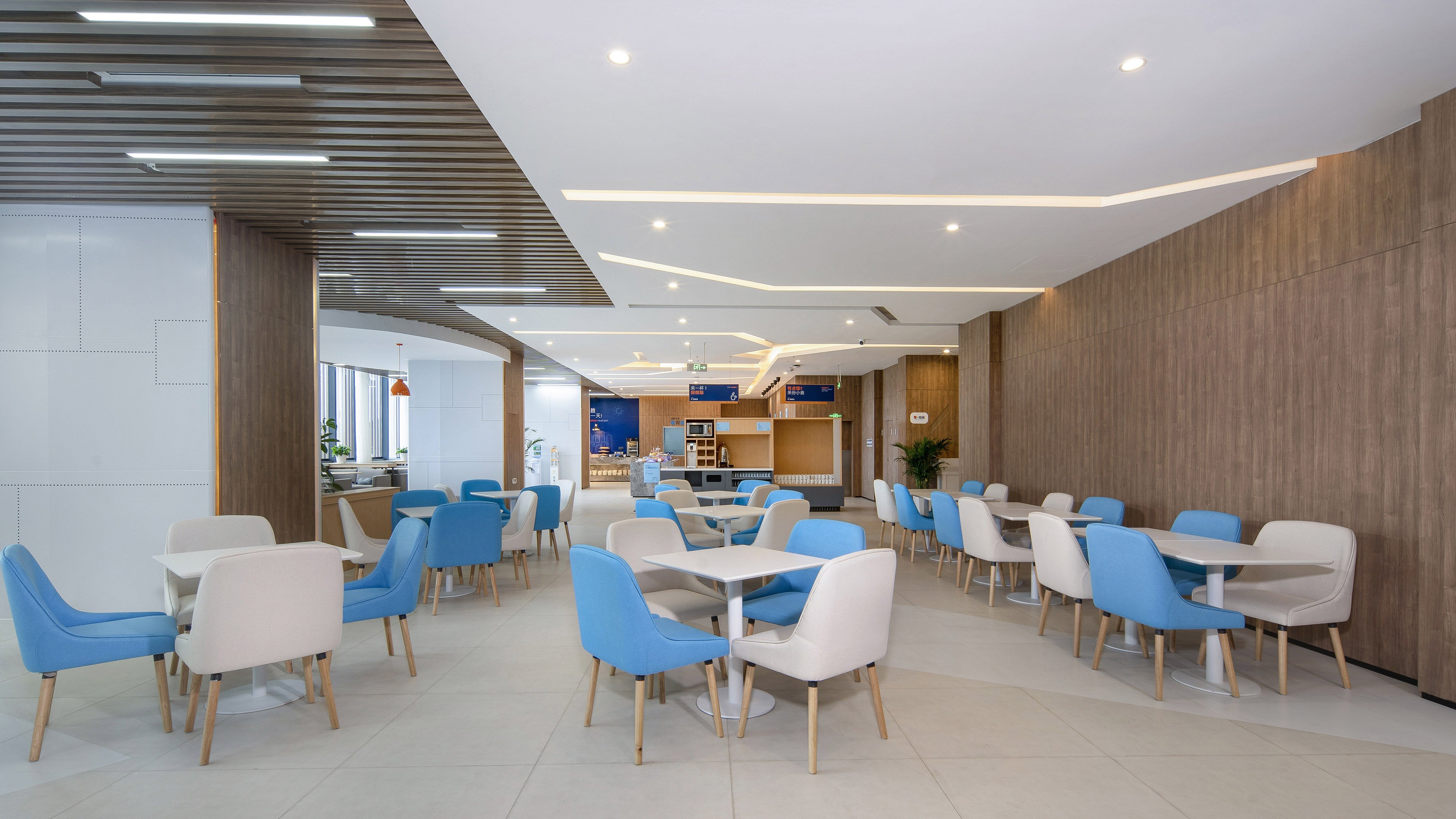 Holiday Inn Express Chengdu Tianfu Airport Zone 25/33