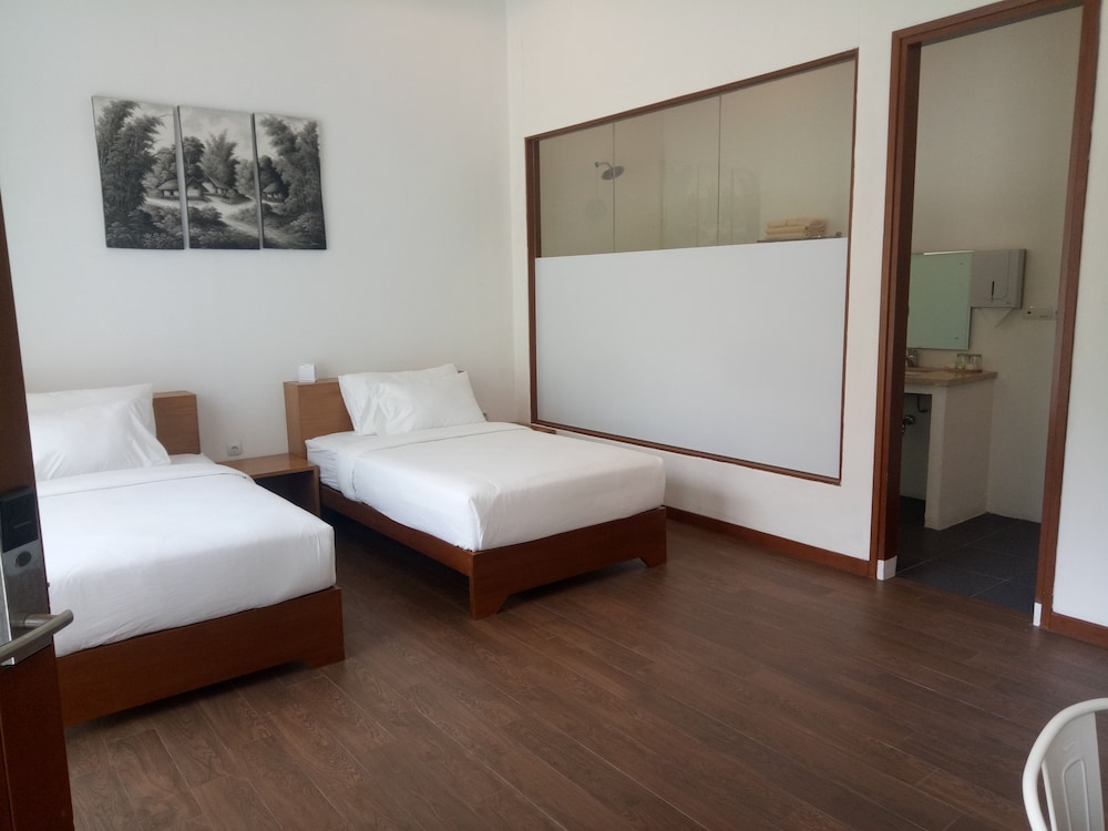 Townhouse Oak Hotel Pondokan Tjiburial 8/18