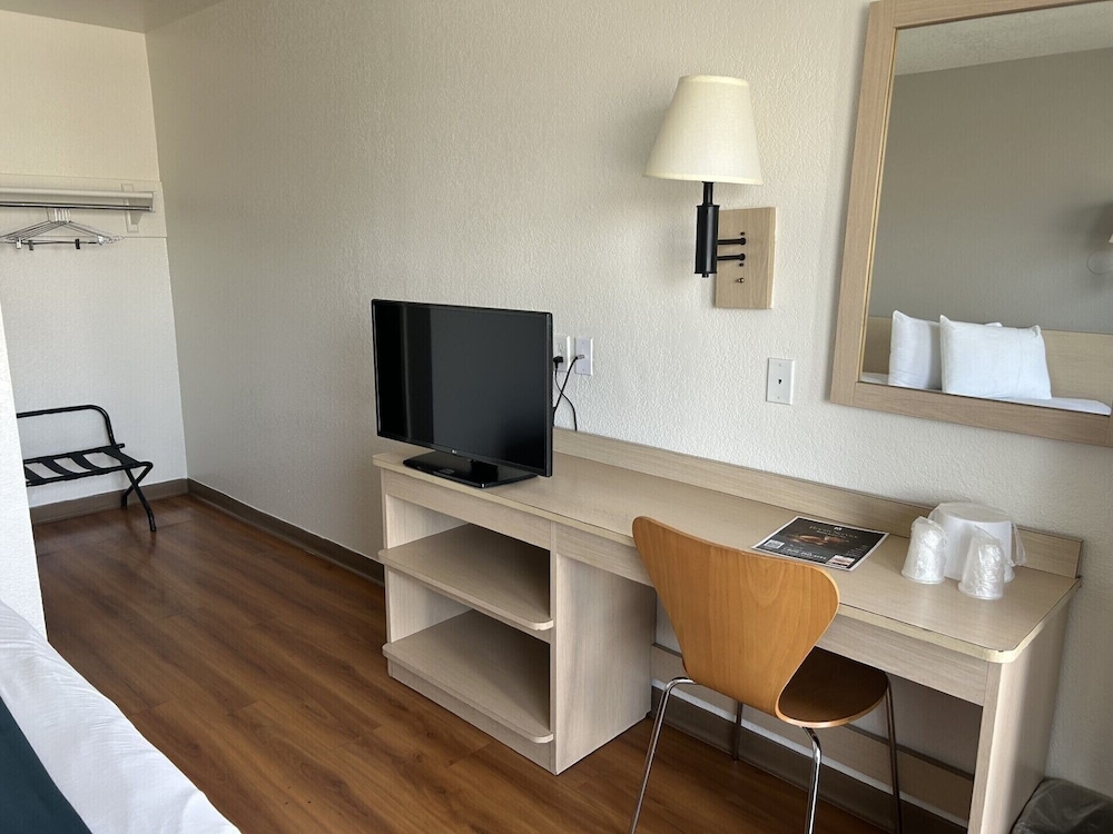 Motel6 Stanton, CA - Anaheim West 47/60