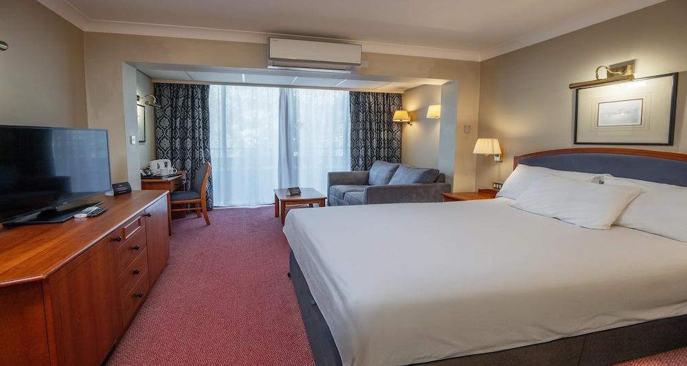 EXECUTIVE, KING BED, SOFA