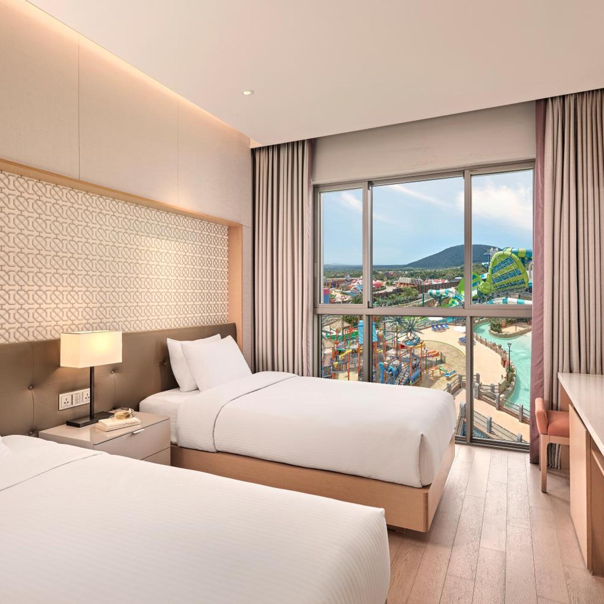 Superior, Twin Beds, Water Park View