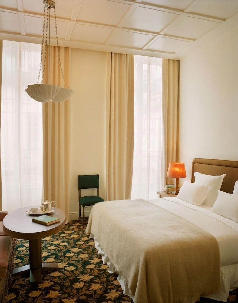 PREMIER, DOUBLE BED, BATHTUB