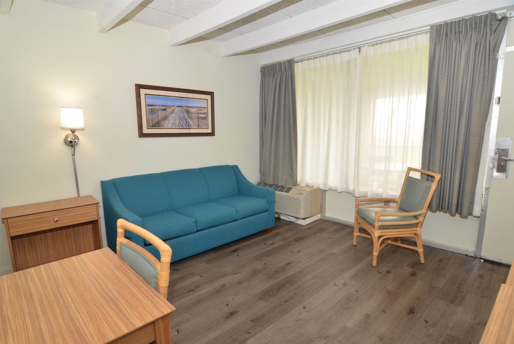 Days Inn & Suites By Wyndham Jekyll Island 34/58