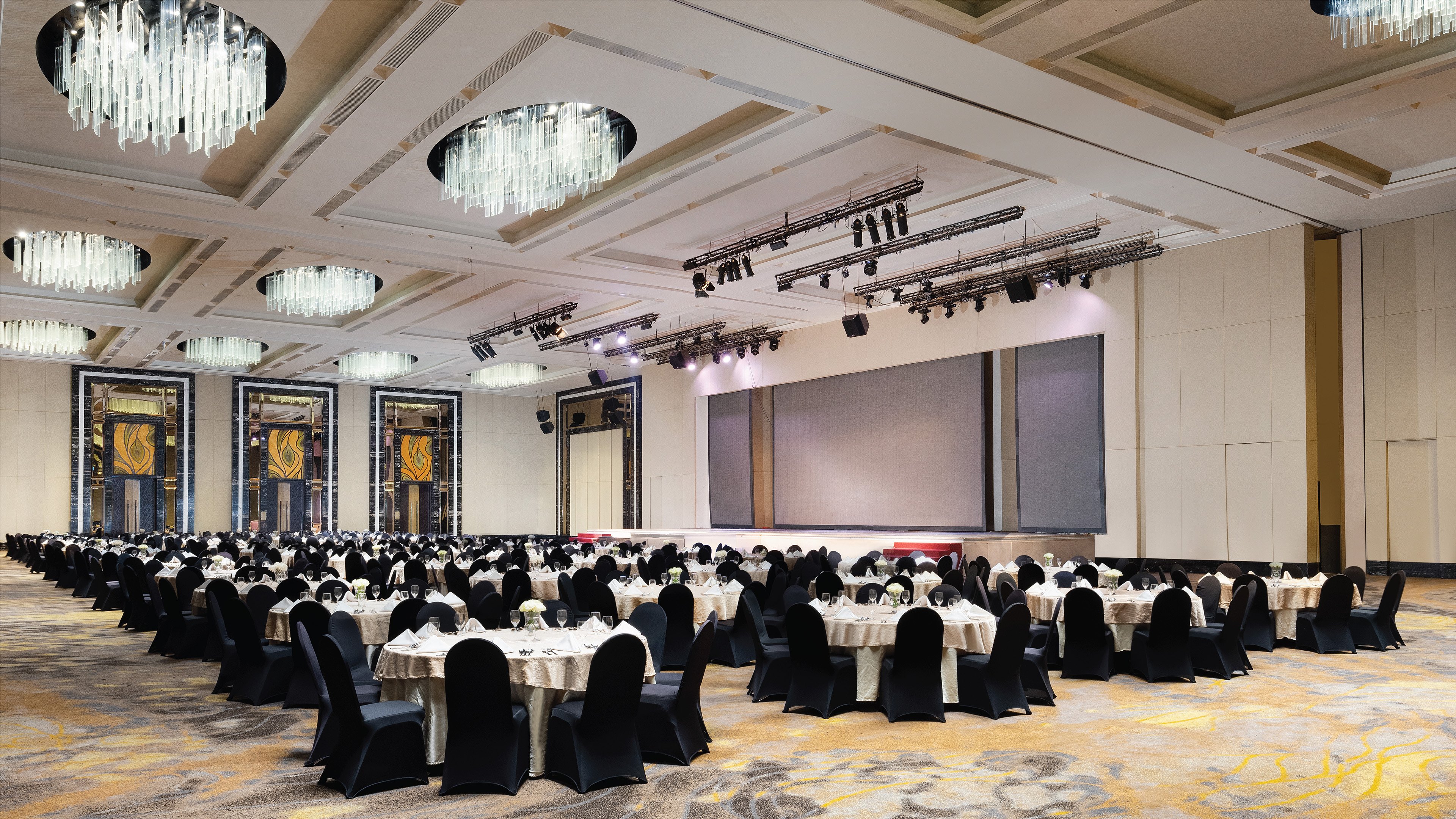 INTERCONTINENTAL BANDUNG DAGO PAKAR 35/50