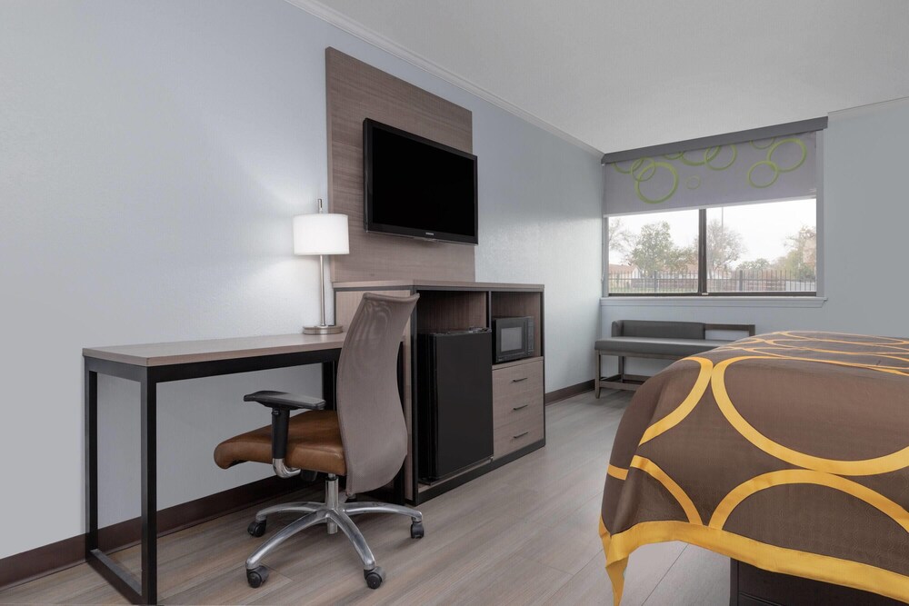 Super 8 by Wyndham Fort Worth Entertainment District 40/49
