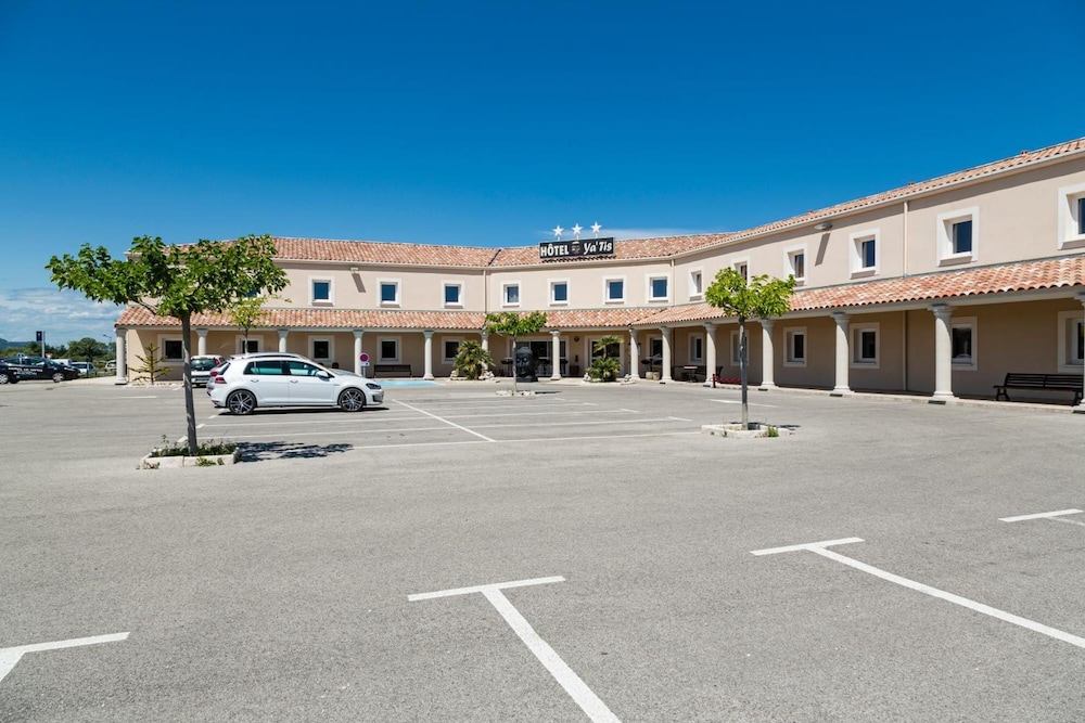INTER HOTEL LE YA'TIS 35/48