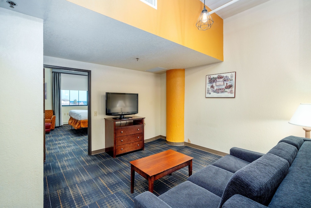 The Suites Hotel at Waterfront Plaza 32/50