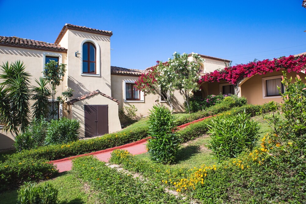 Cala Luas Resort 35/45