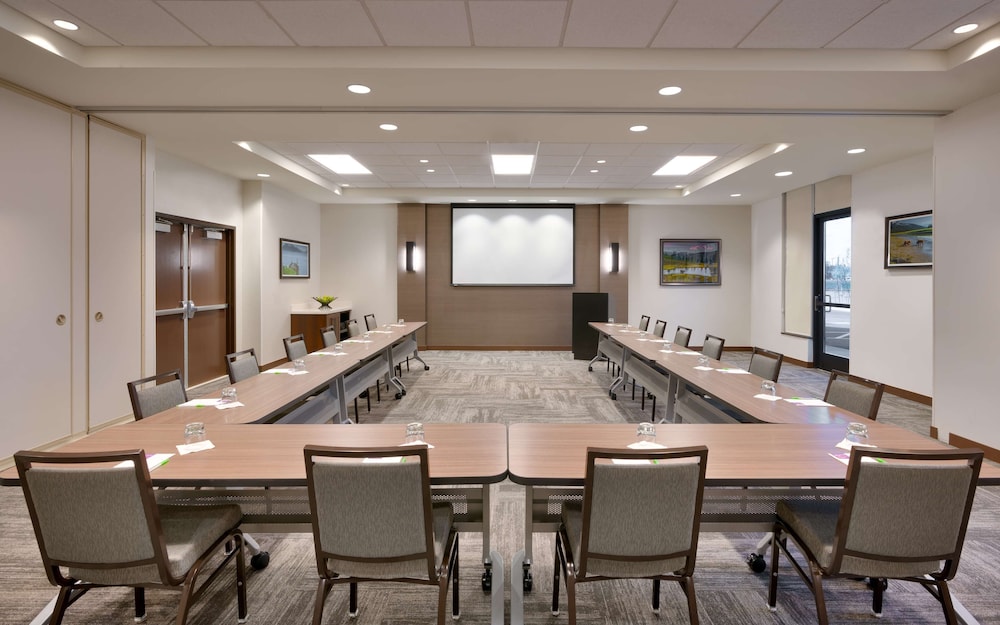 Hyatt Place Anchorage-Midtown 32/39