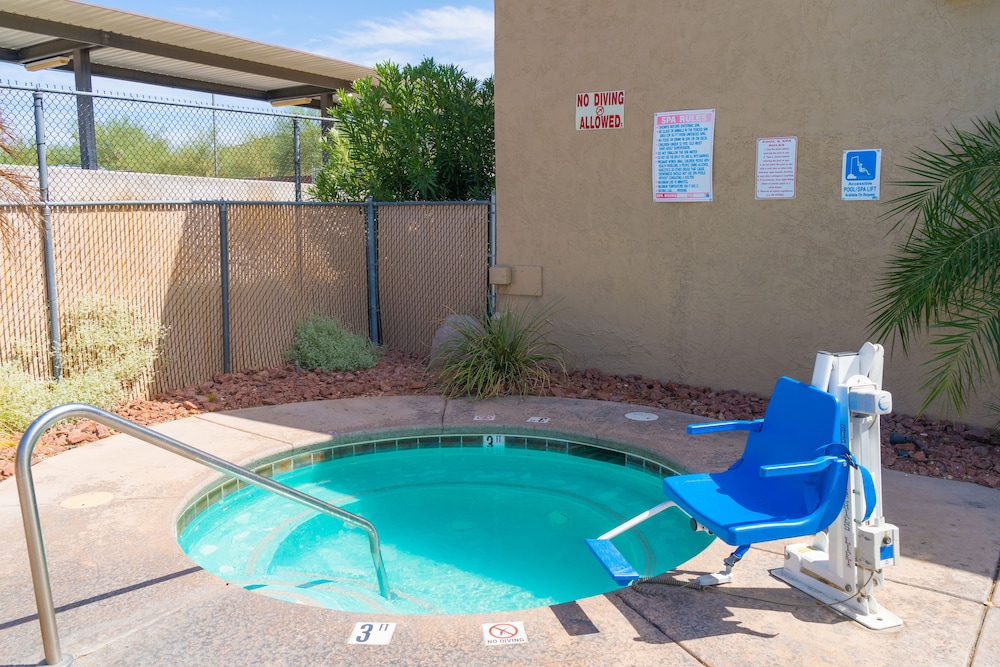 Days Inn by Wyndham Lake Havasu 1/36