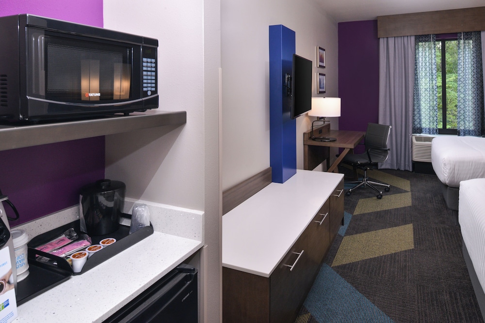Standard, 2 Queen Beds, Accessible 5/5