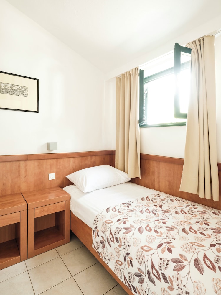 ZATON HOLIDAY RESORT 11/50