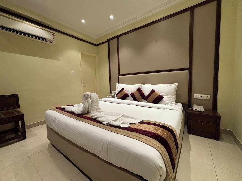 HOTEL PRADEEP 24/55