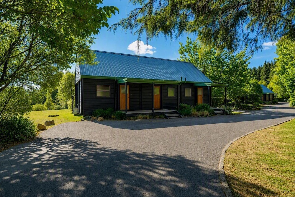Tongariro Lodge 66/75