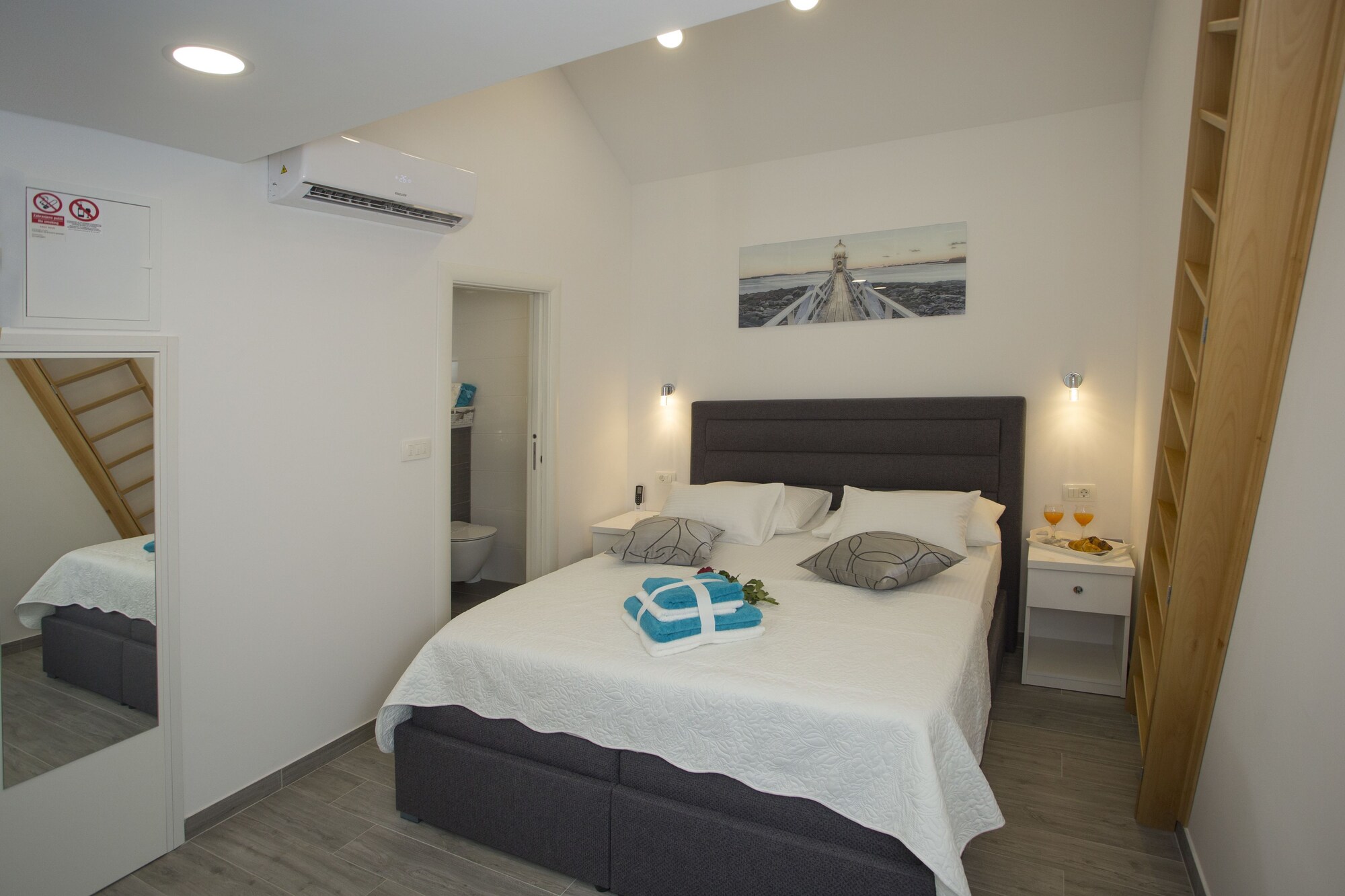 DELUXE, DOUBLE BED, SHARED TERRACE