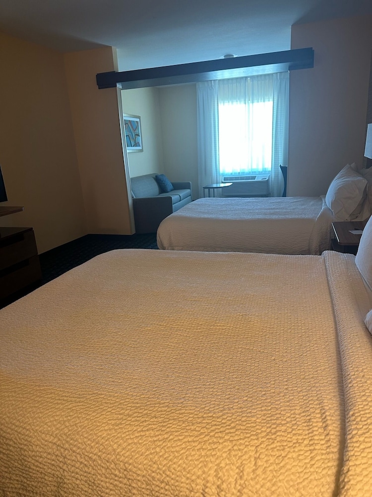 Fairfield Inn And Suites By Marriott Hollister 18/49