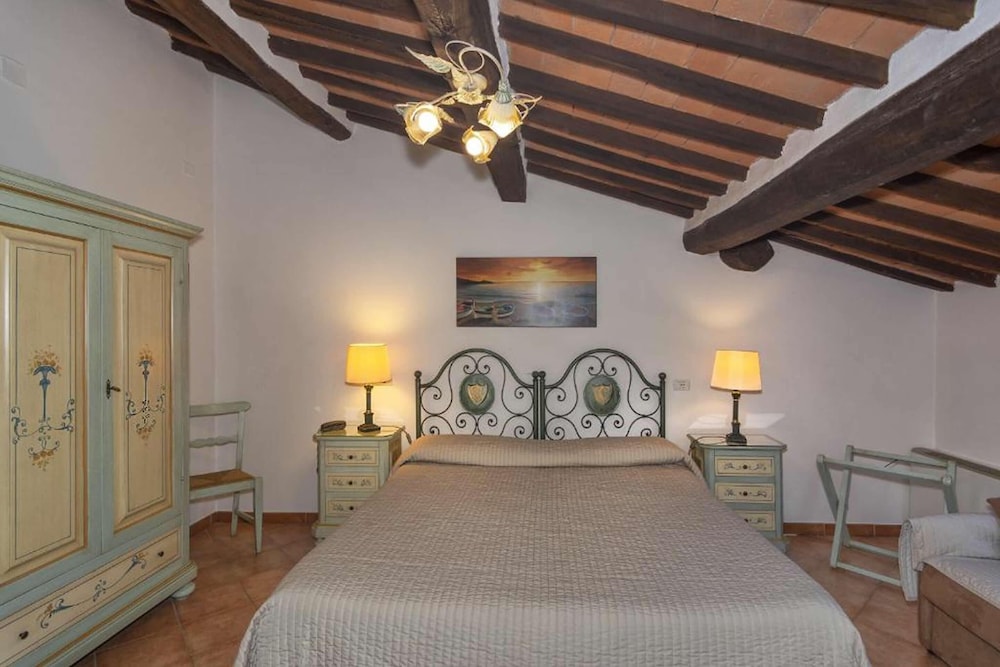 Villa Cheli Hotel 10/75