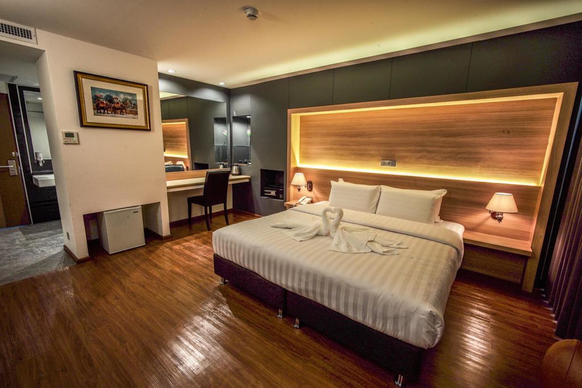 DELUXE, DOUBLE BED