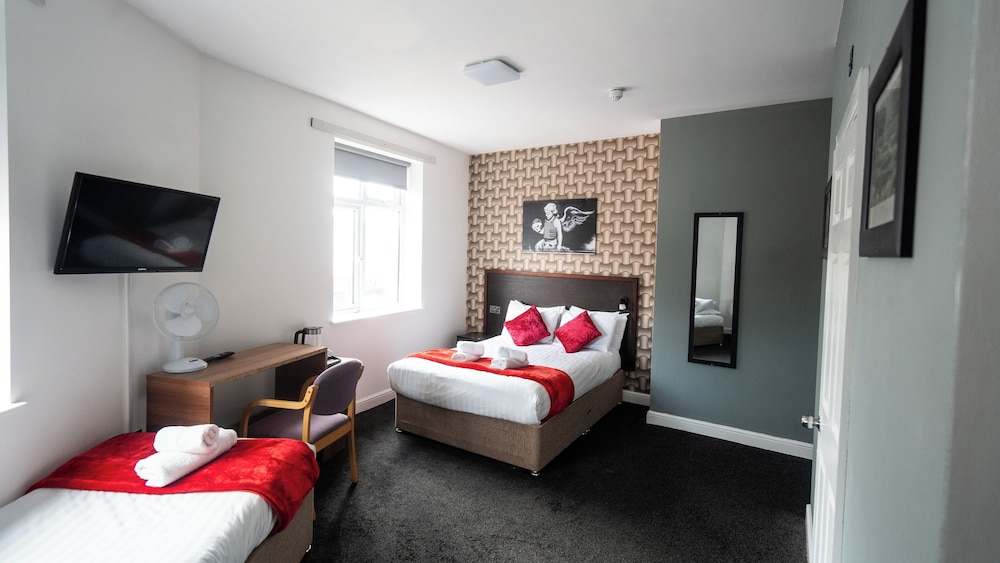 IBI Imperial Salford (ex Trivelles Hotel Manchester - Cross Lane) 24/62