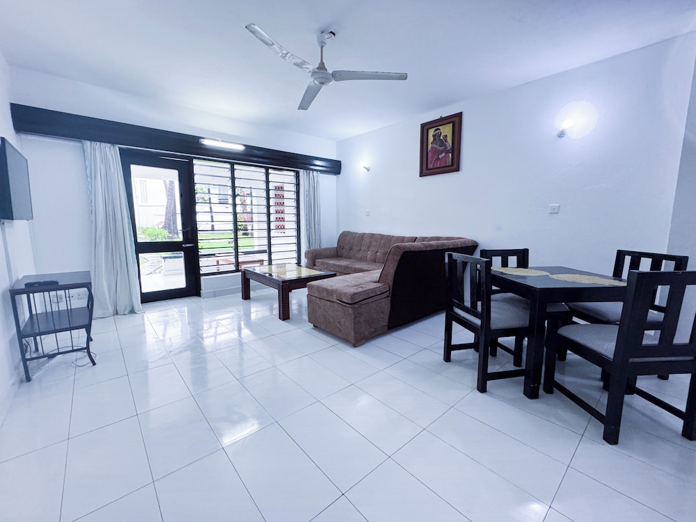Milele Beach Hotel 24/50