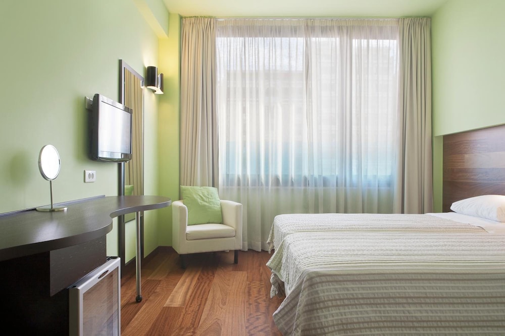 Athens Center Square Hotels 8/27