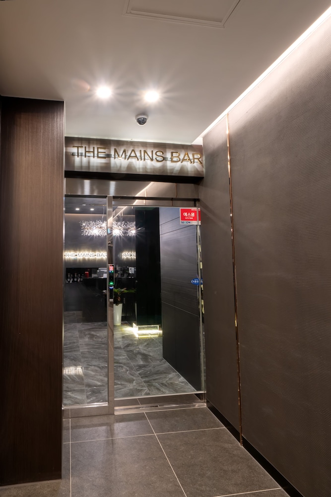The Mains Hotel 39/42