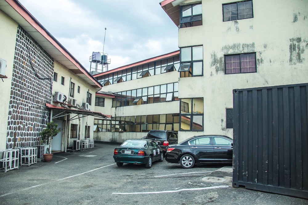 Muriela Hotels 35/45