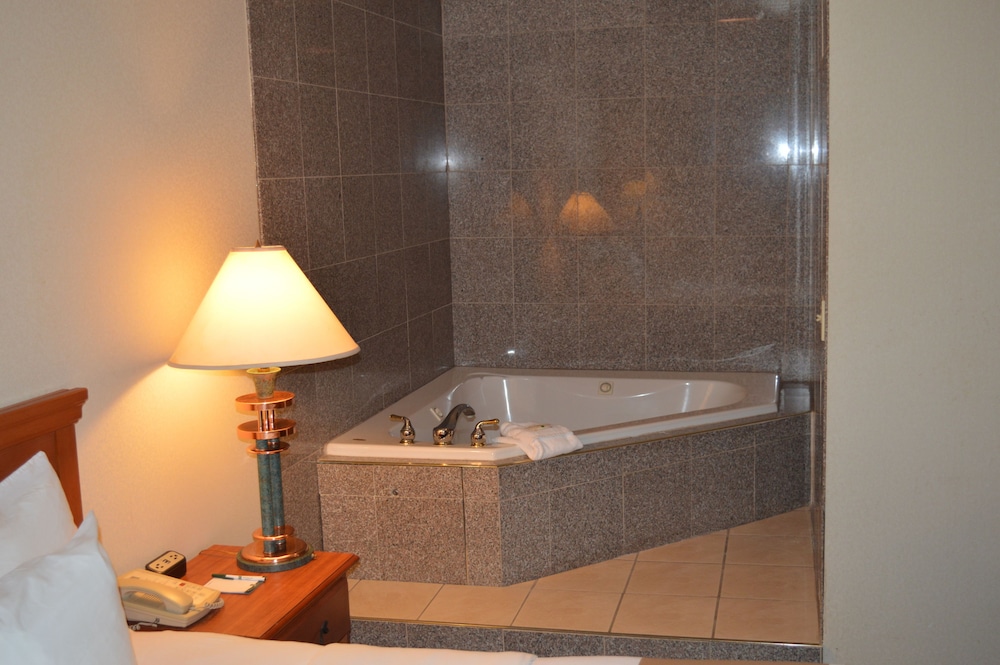 Quality Inn & Suites Lacey Olympia 34/66