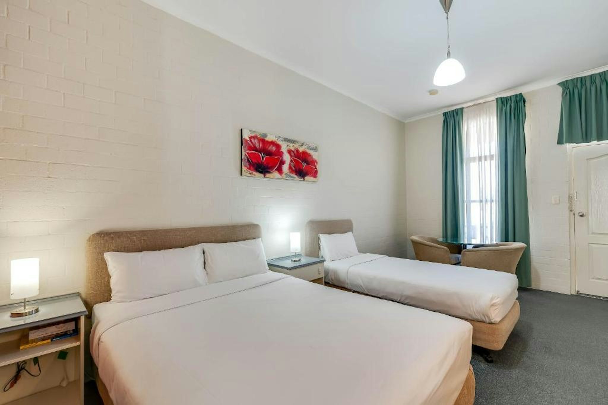 Prince of Wales Motor Inn 21/64