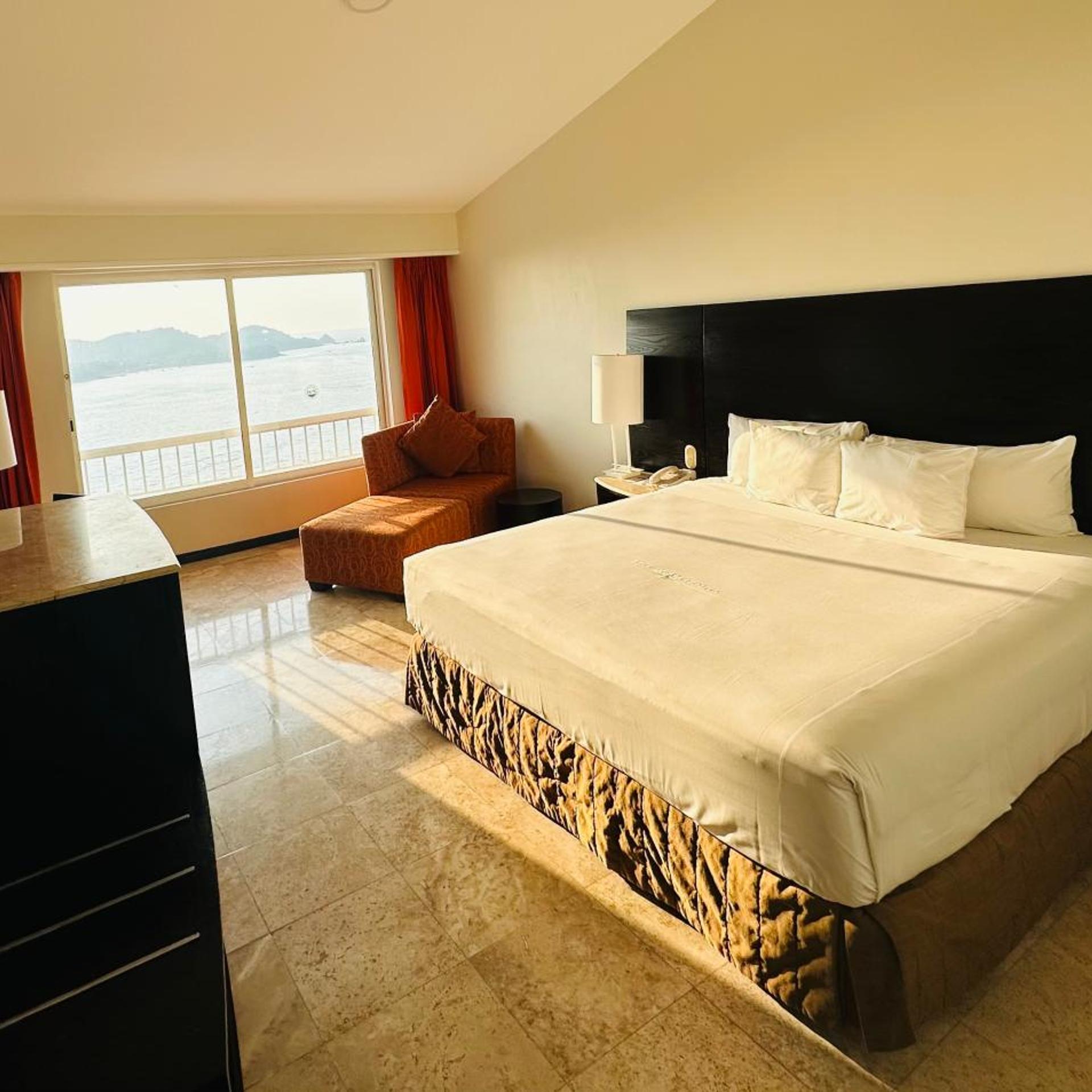 Deluxe, King Bed