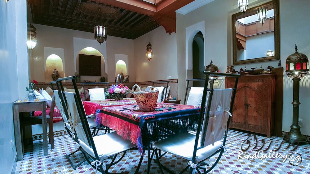 Riad Gallery 49 44/50