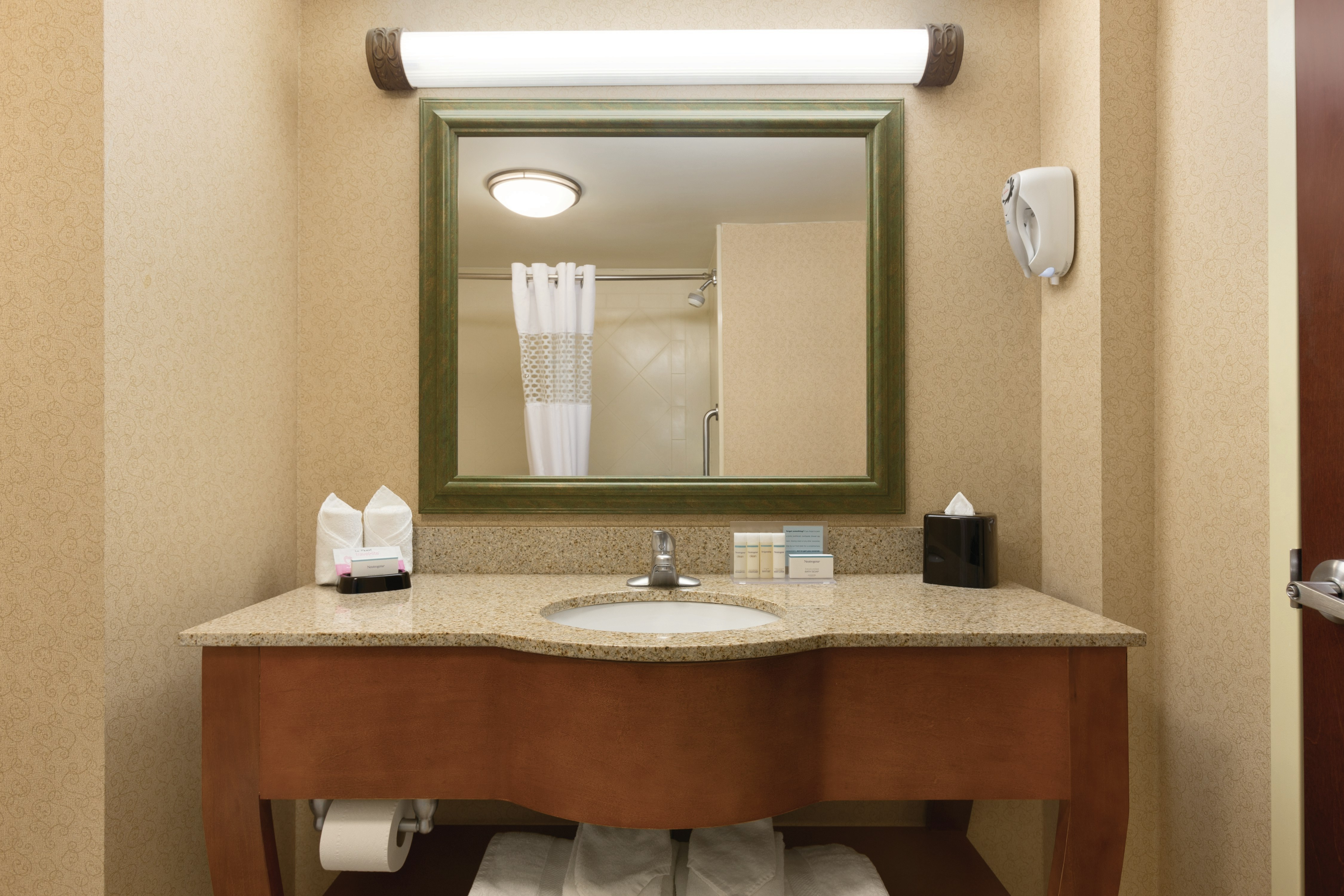 غرفة بسريرين كوين لذوي الإعاقة، Hampton Inn & Suites Greenfield 7/7