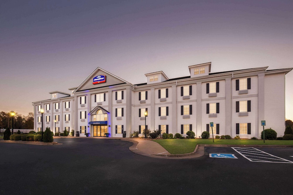 Howard Johnson by Wyndham Jackson 4/50