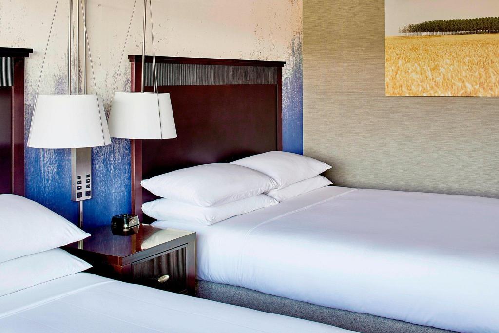 Guest Room, 2 Queen Beds, Concierge Level