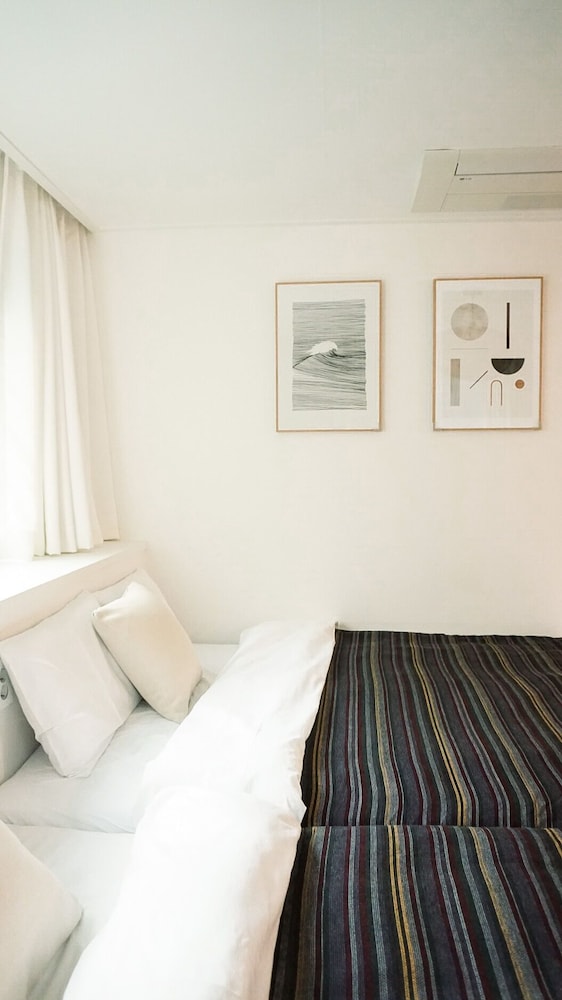 غرفة سوبيريور بسرير مزدوج وسرير فردي، Philstay Myeongdong Central Hotel 3/4