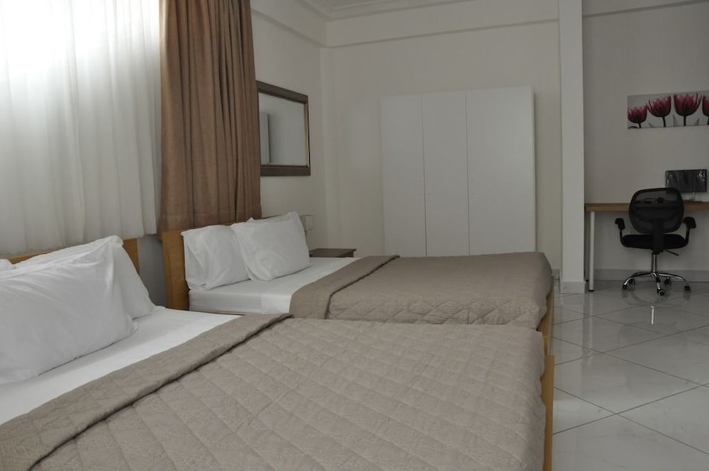 Le Suites Serviced Apartments 8/26