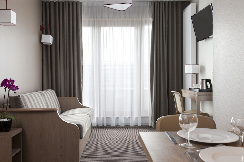 Neho Suites Porte de Geneve Gare Annemasse 18/30