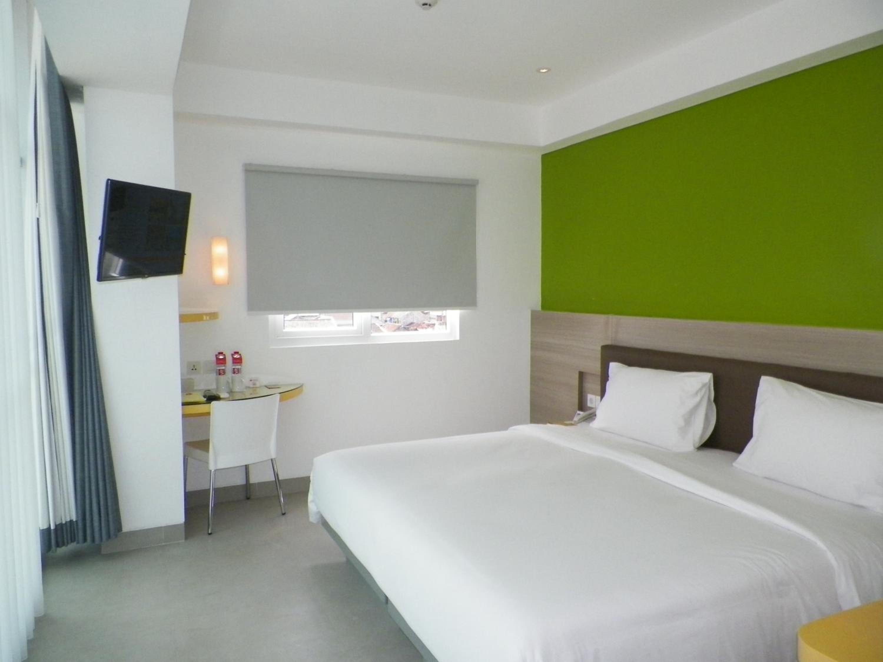 Smart, Queen Bed