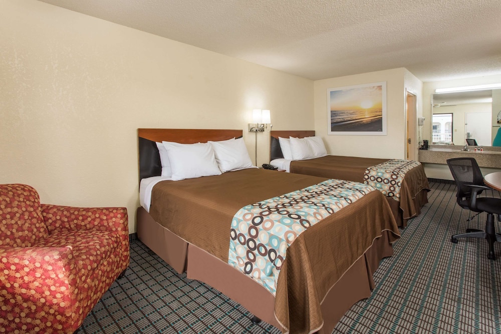 Days Inn by Wyndham Dillon 4/23